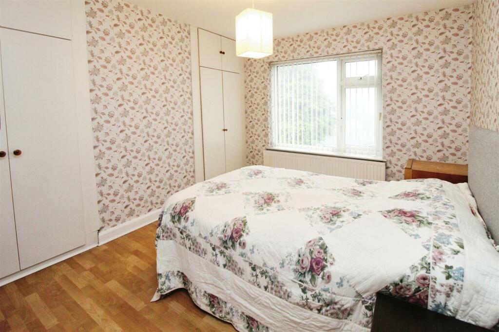 Additional property image - Southfield Road, Bradford, BD5 9DX