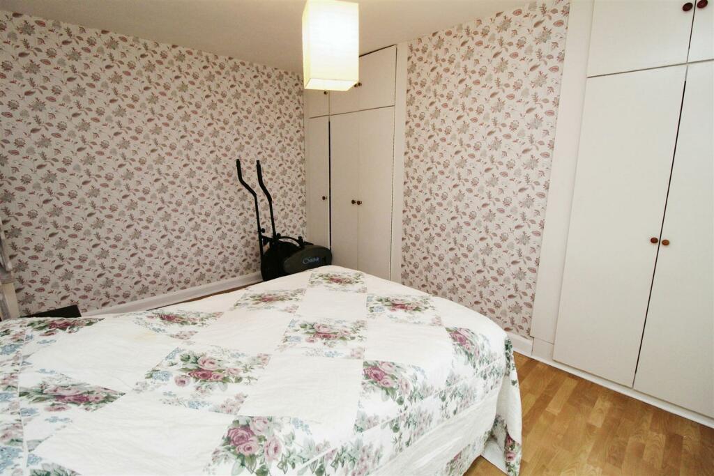 Additional property image - Southfield Road, Bradford, BD5 9DX