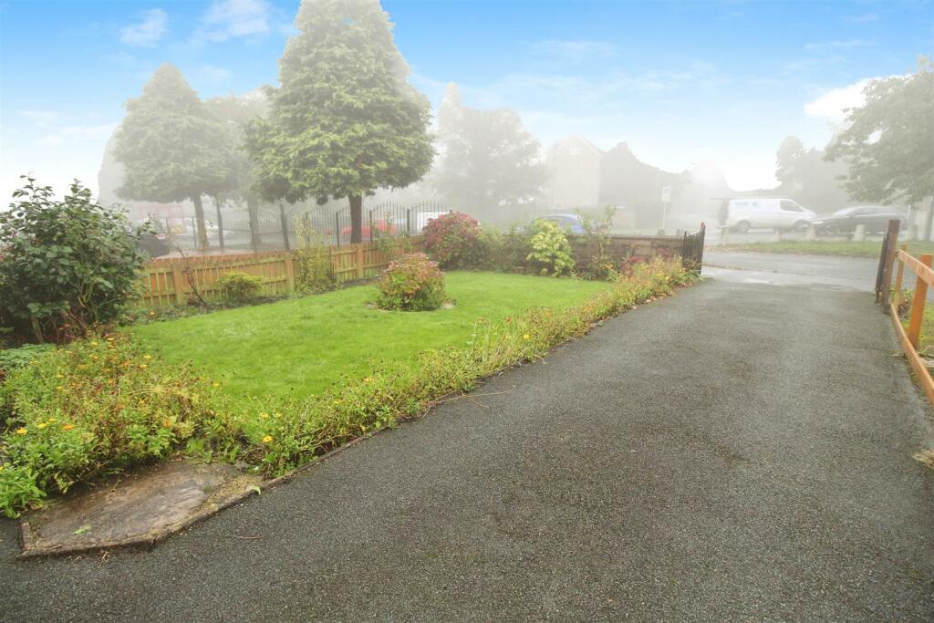Additional property image - Southfield Road, Bradford, BD5 9DX