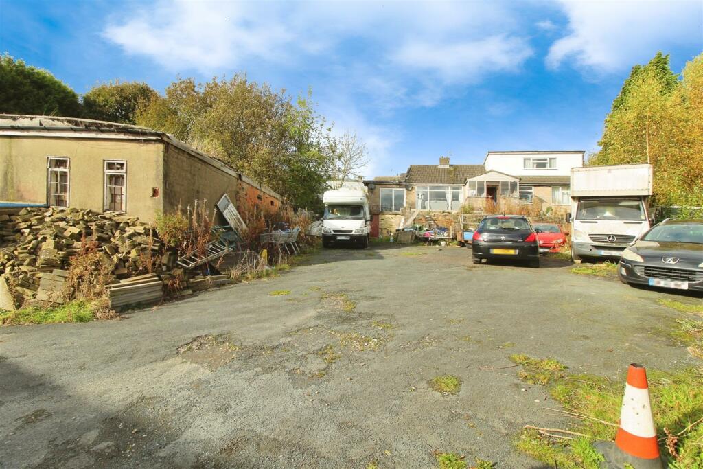 Additional property image - Church Street, Buttershaw, Bradford, BD6 2EY
