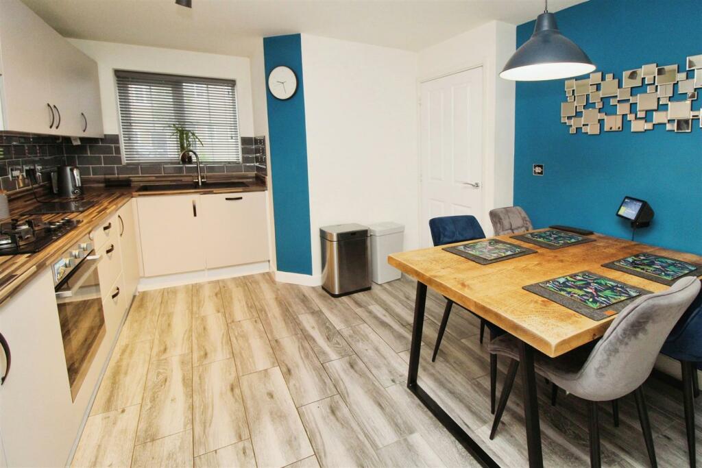 Additional property image - Meadow Bank, Allerton, Bradford, BD15 8HL