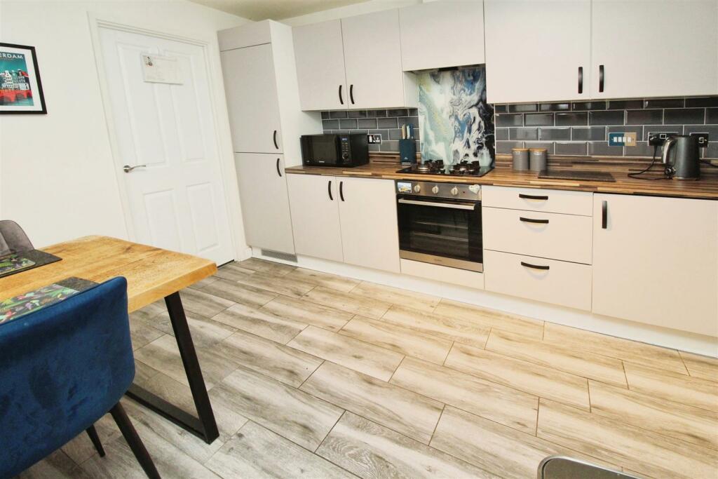 Additional property image - Meadow Bank, Allerton, Bradford, BD15 8HL