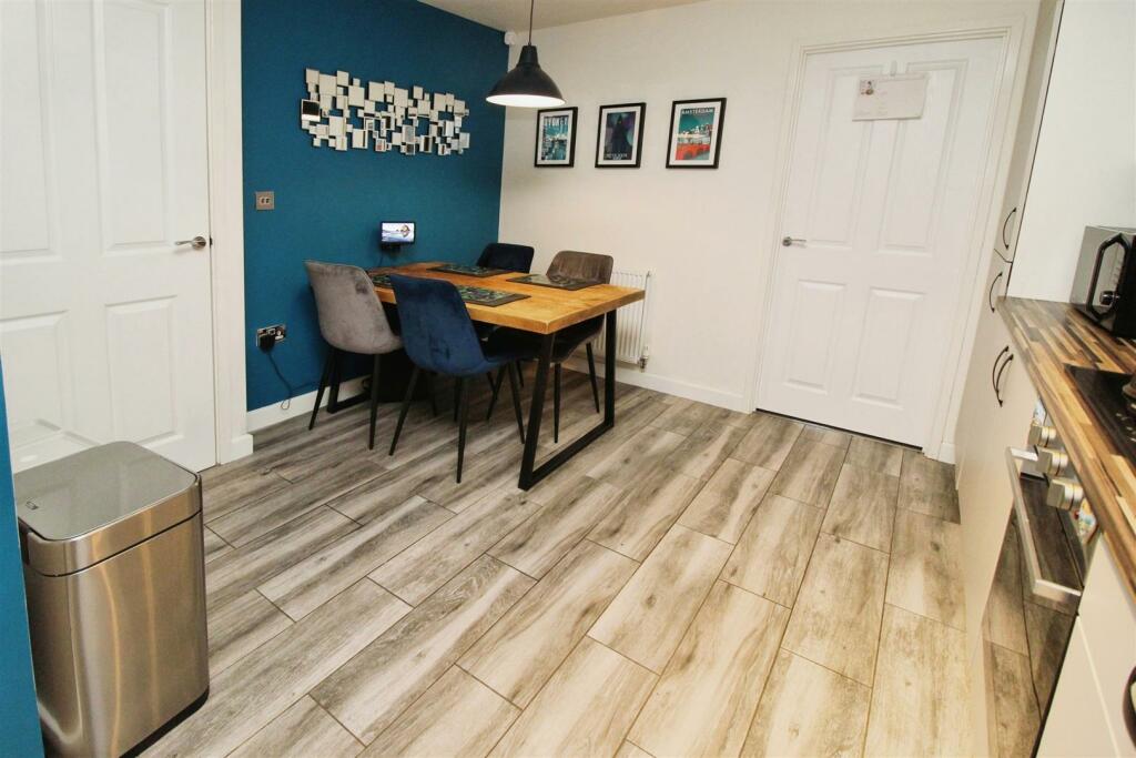 Additional property image - Meadow Bank, Allerton, Bradford, BD15 8HL