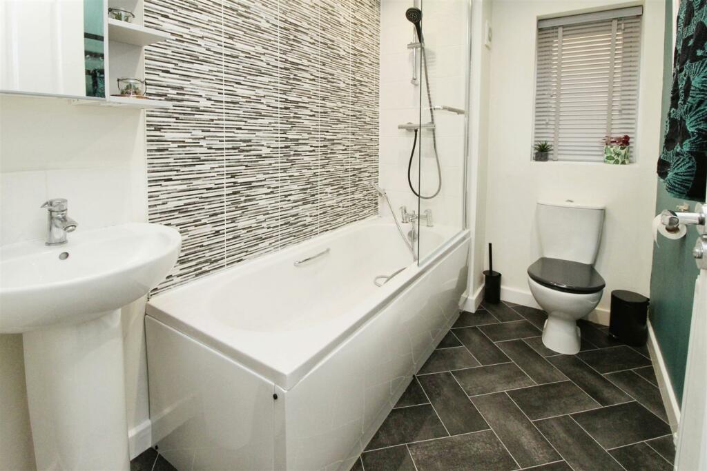 Additional property image - Meadow Bank, Allerton, Bradford, BD15 8HL