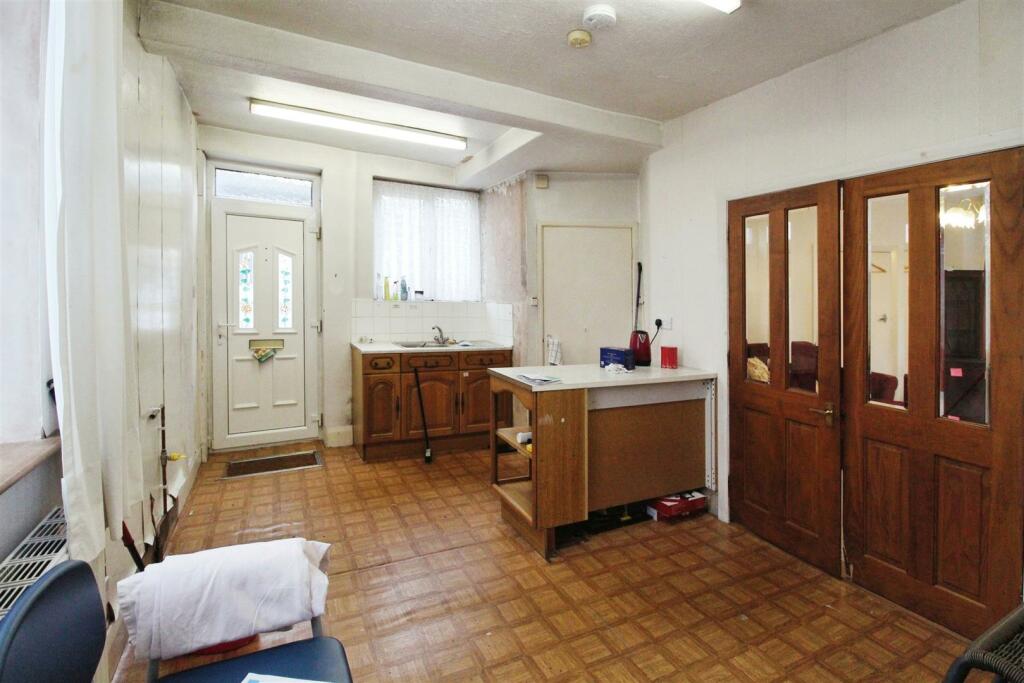 Additional property image - Southfield Road, Bradford, BD5 9DX