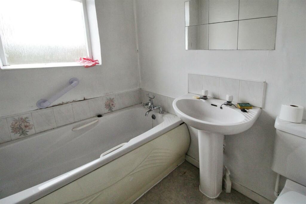 Additional property image - Southfield Road, Bradford, BD5 9DX