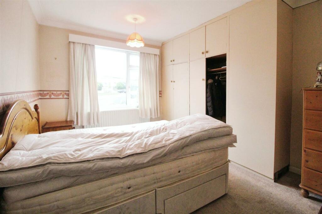 Additional property image - Southfield Road, Bradford, BD5 9DX