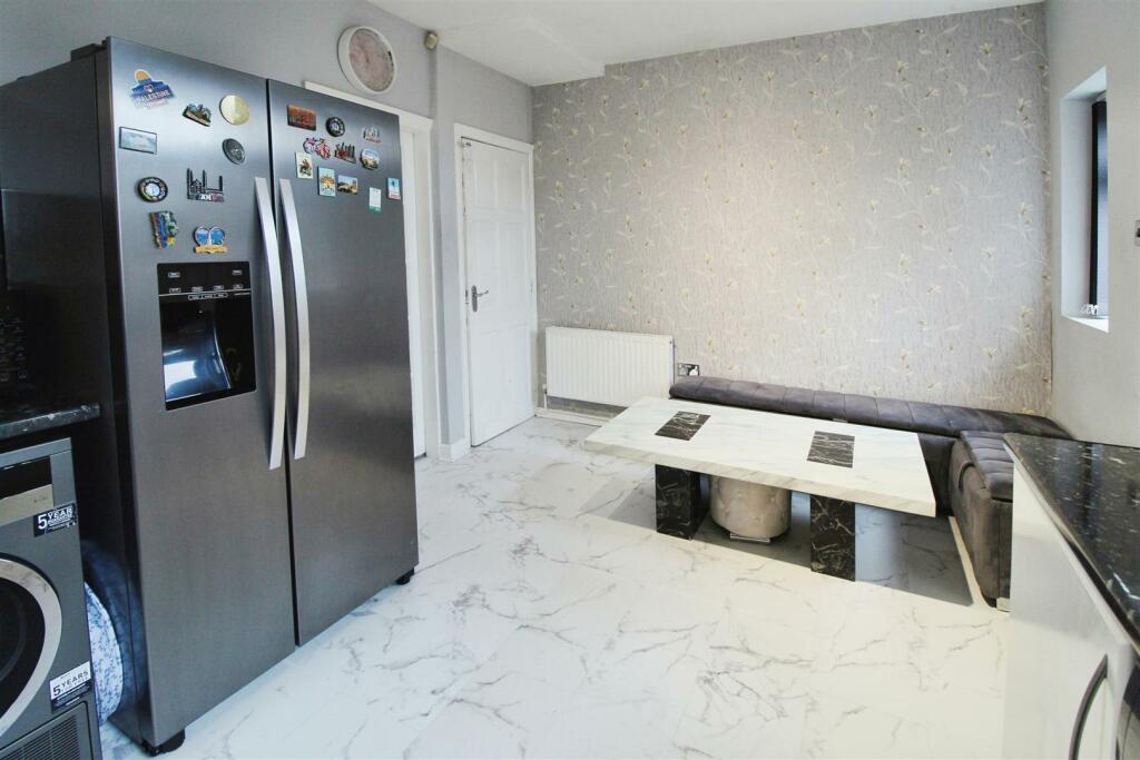 Additional property image - Carr Bottom Avenue, Bradford, BD5 9BE