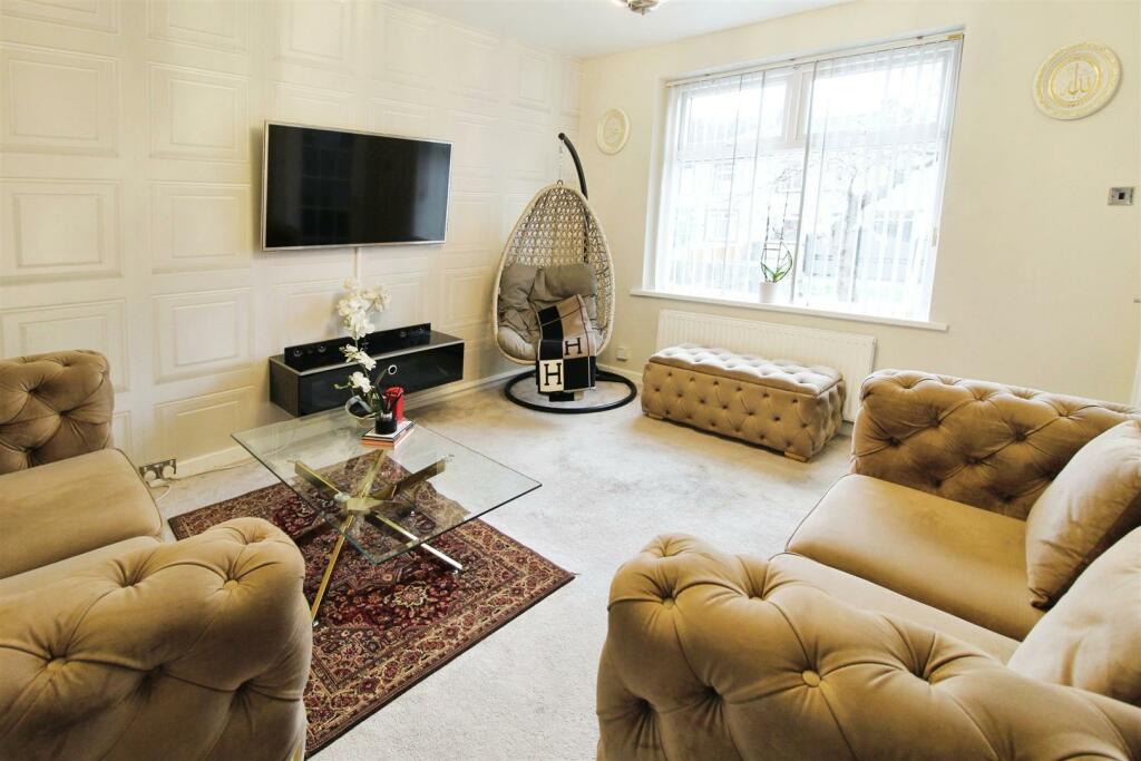 Additional property image - Carr Bottom Avenue, Bradford, BD5 9BE