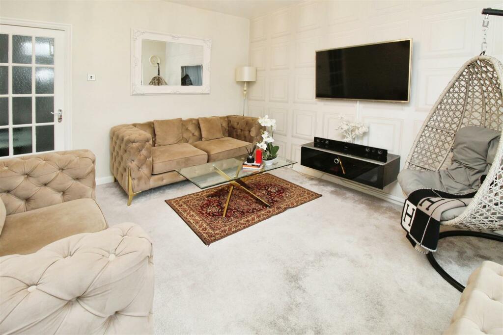 Additional property image - Carr Bottom Avenue, Bradford, BD5 9BE