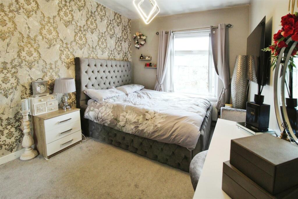 Additional property image - Carr Bottom Avenue, Bradford, BD5 9BE