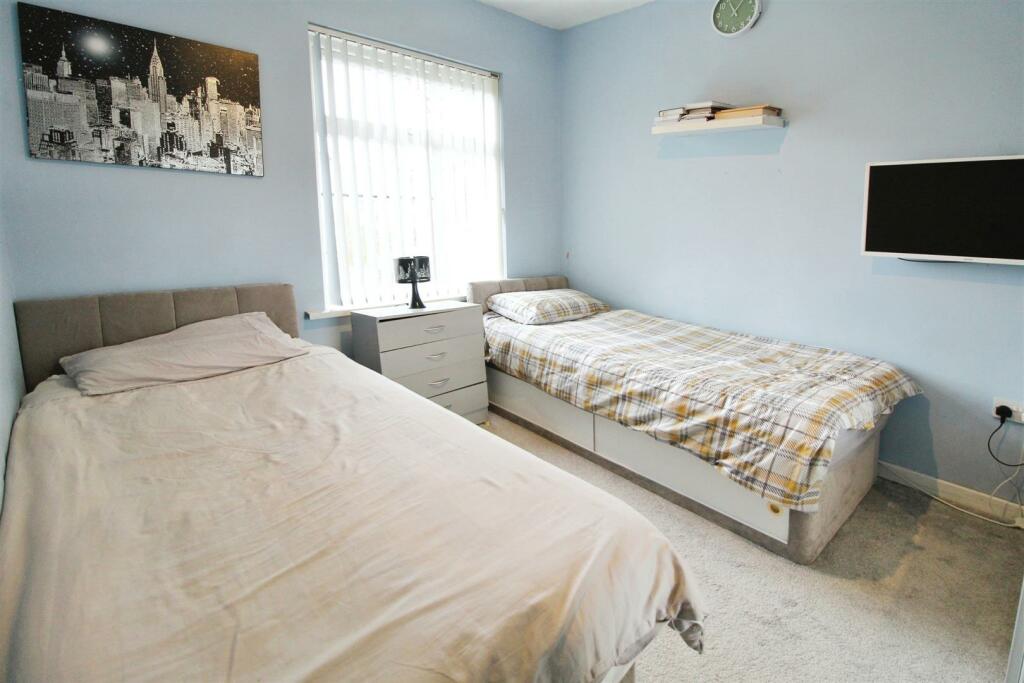 Additional property image - Carr Bottom Avenue, Bradford, BD5 9BE