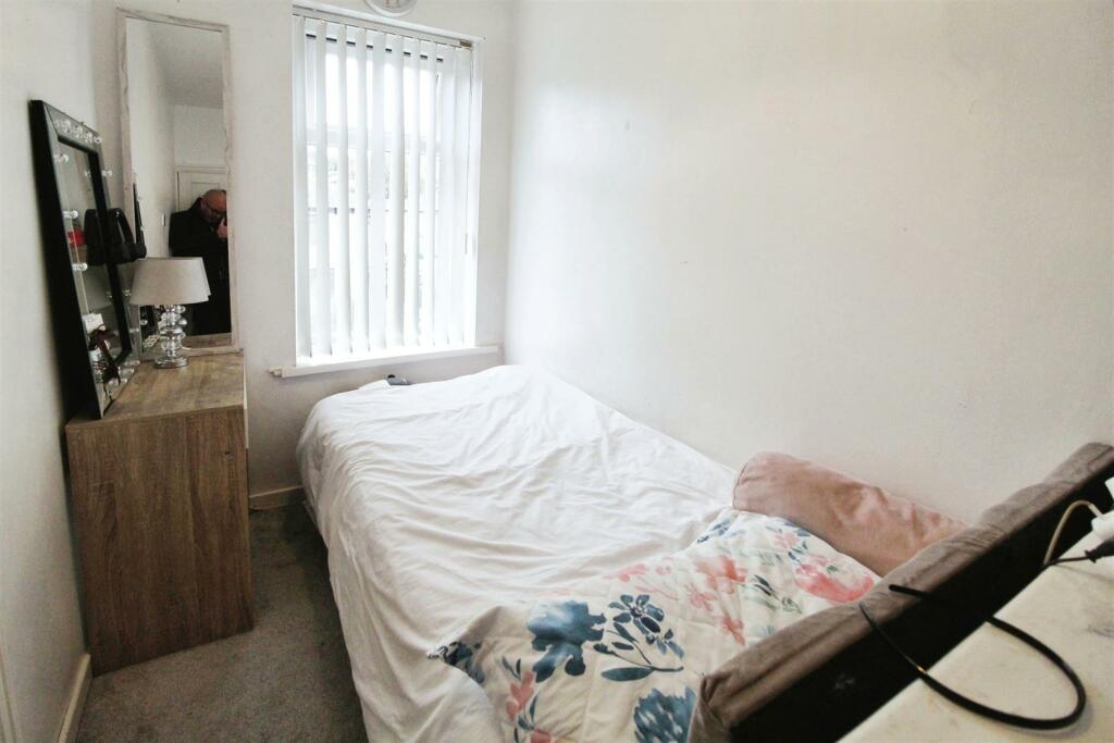 Additional property image - Carr Bottom Avenue, Bradford, BD5 9BE