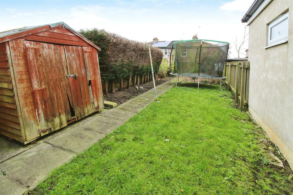 Additional property image - Carr Bottom Avenue, Bradford, BD5 9BE