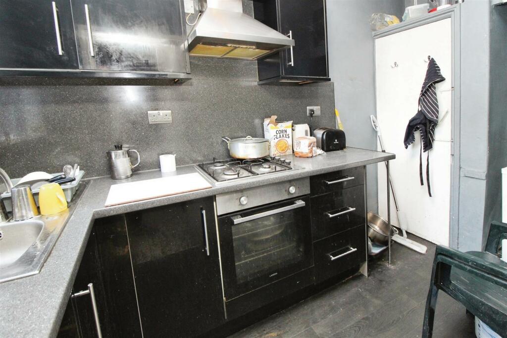 Additional property image - Hampden Place, Bradford, BD5 0JZ