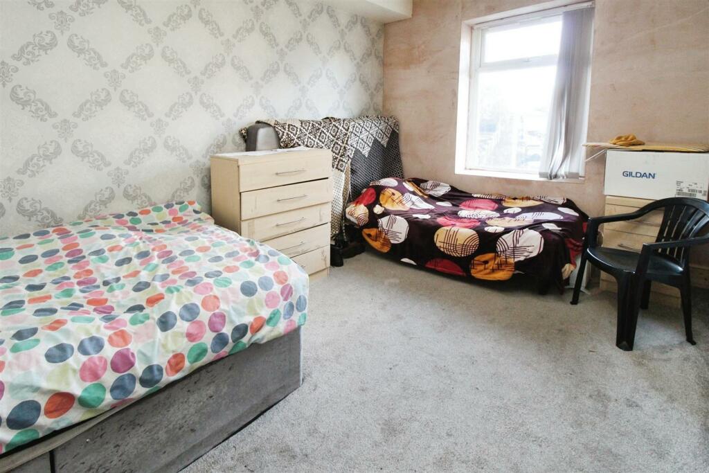 Additional property image - Hampden Place, Bradford, BD5 0JZ