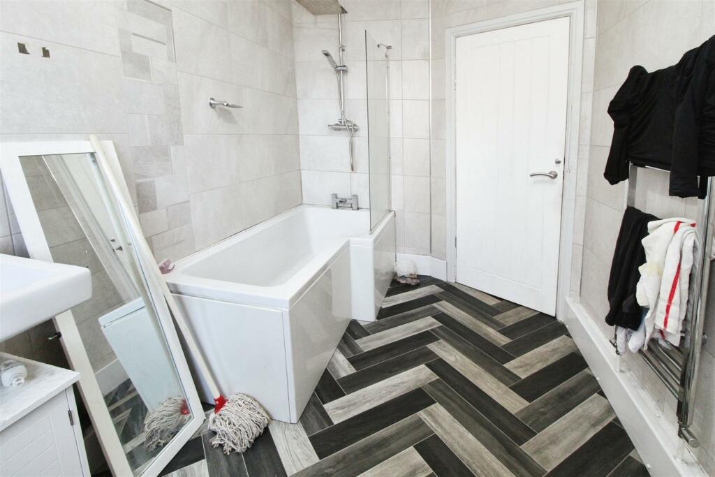 Additional property image - Hampden Place, Bradford, BD5 0JZ
