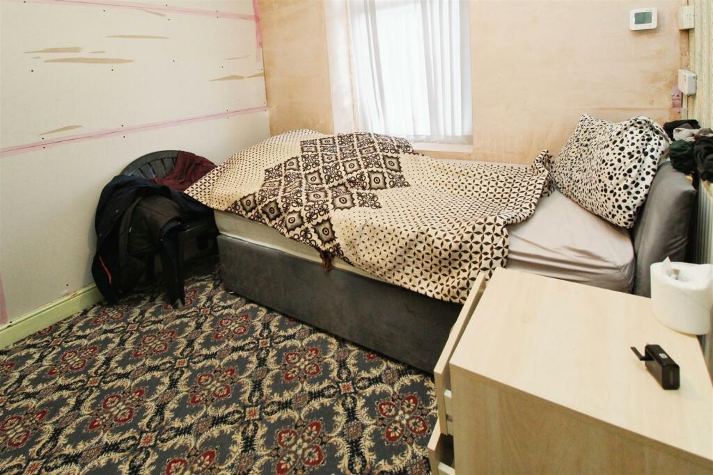Additional property image - Hampden Place, Bradford, BD5 0JZ