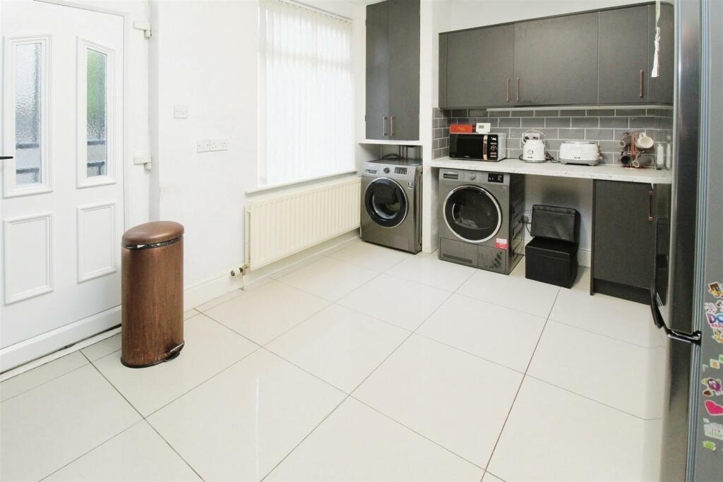 Additional property image - Carr Bottom Avenue, Bradford, BD5 9BD