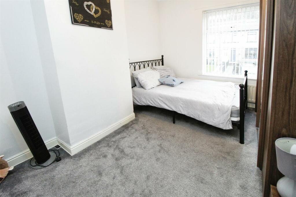 Additional property image - Carr Bottom Avenue, Bradford, BD5 9BD
