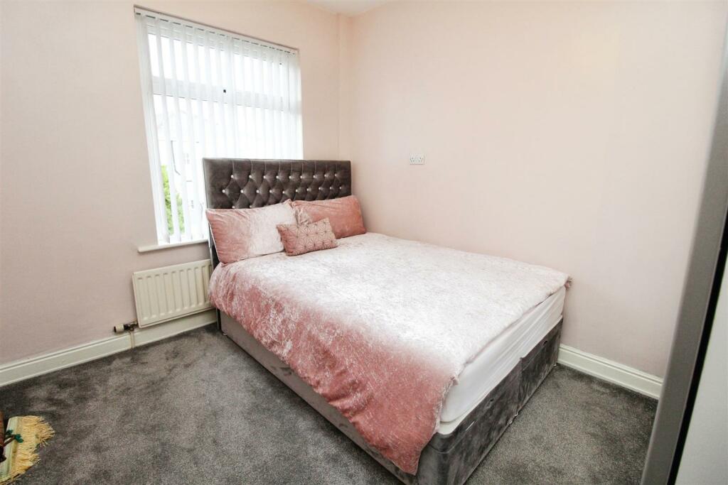 Additional property image - Carr Bottom Avenue, Bradford, BD5 9BD