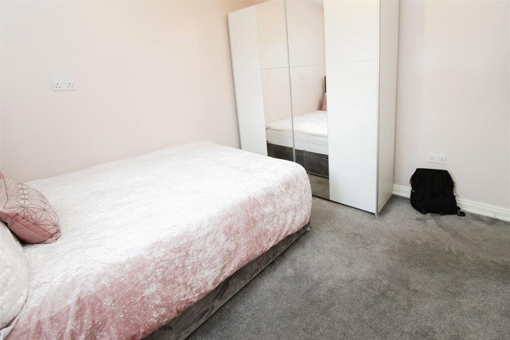 Additional property image - Carr Bottom Avenue, Bradford, BD5 9BD