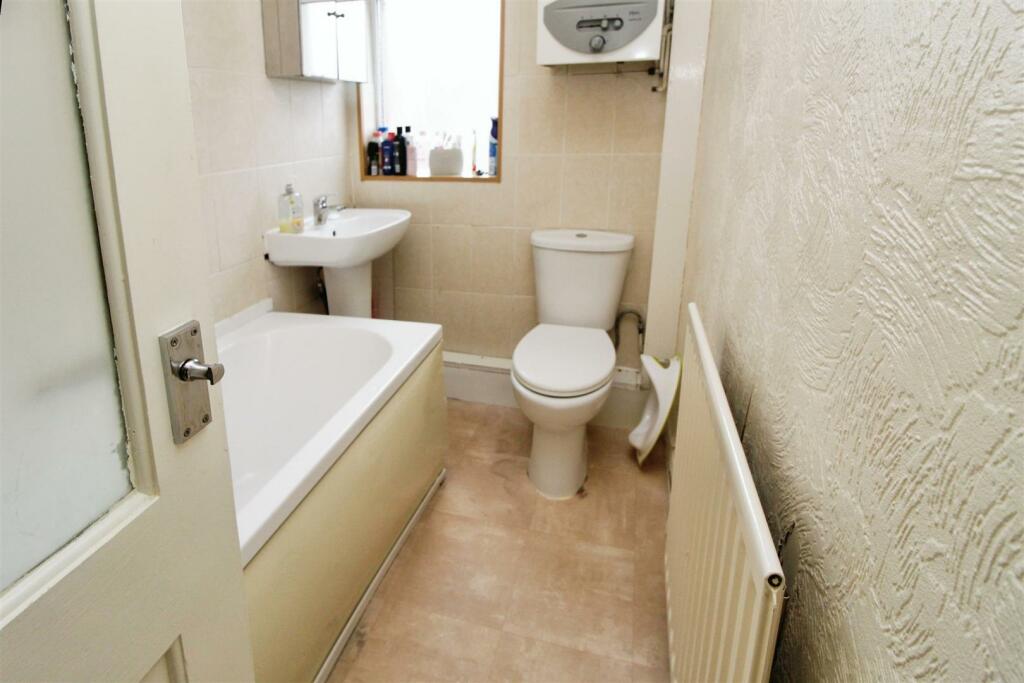 Additional property image - Carr Bottom Avenue, Bradford, BD5 9BD