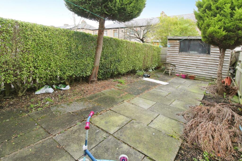 Additional property image - Carr Bottom Avenue, Bradford, BD5 9BD