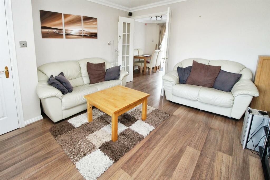 Additional property image - Quail Avenue, Bradford, BD6 3XT