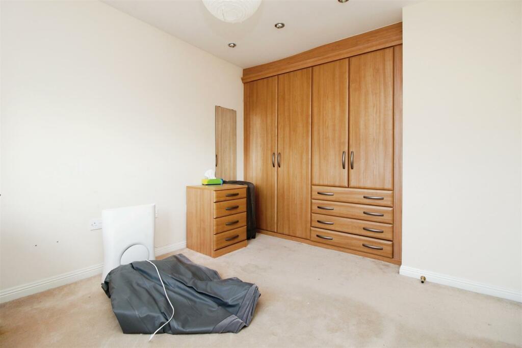 Additional property image - Quail Avenue, Bradford, BD6 3XT