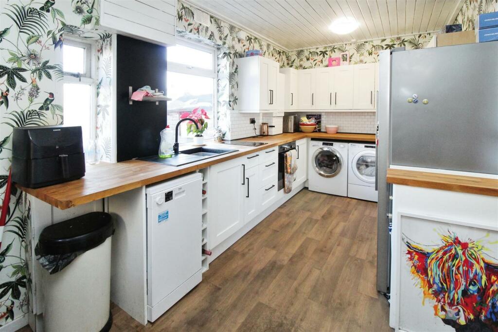 Additional property image - Luke Road, Bradford, BD5 0NR