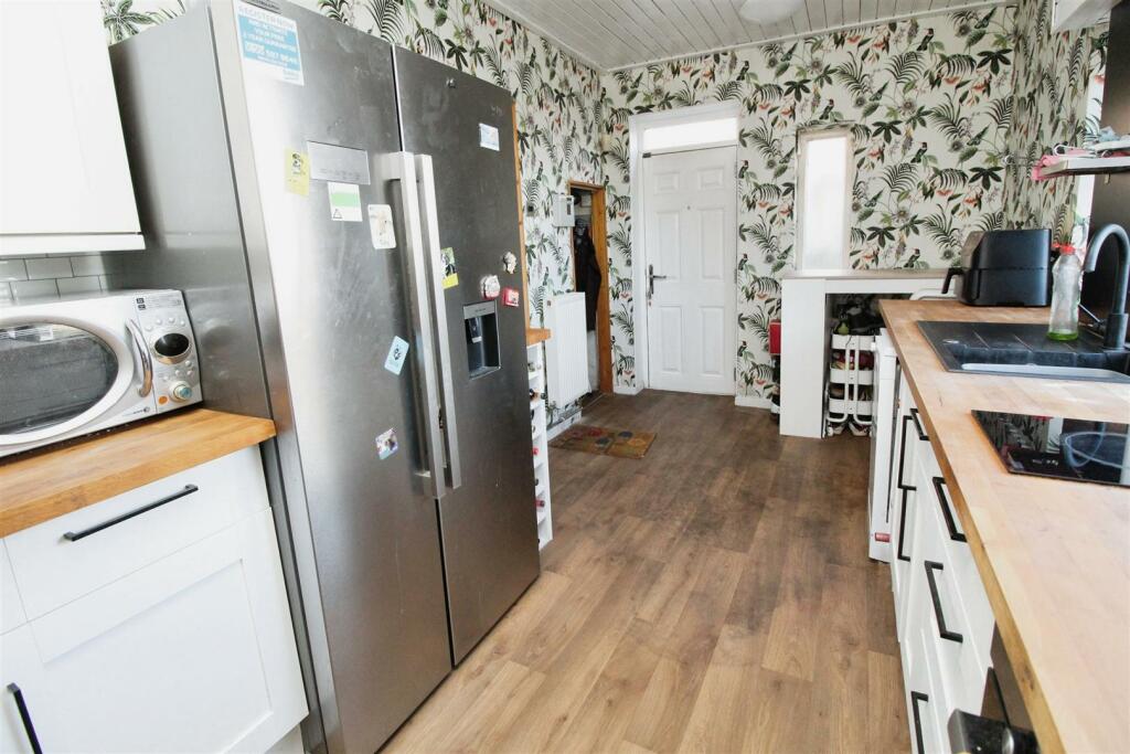 Additional property image - Luke Road, Bradford, BD5 0NR