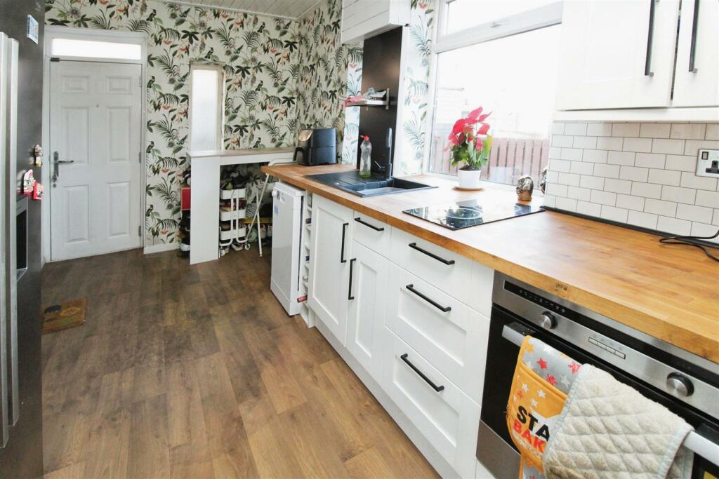 Additional property image - Luke Road, Bradford, BD5 0NR