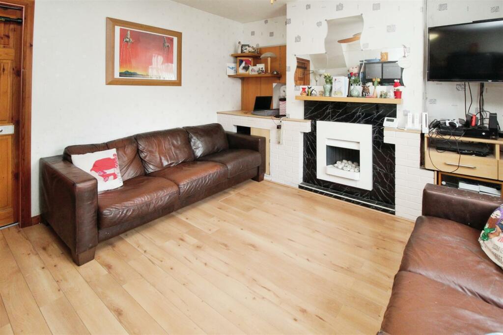 Additional property image - Luke Road, Bradford, BD5 0NR