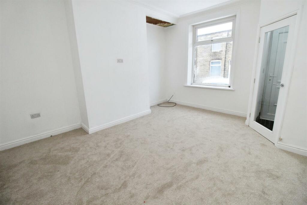 Additional property image - Windmill Hill, Bradford, BD6 3BB