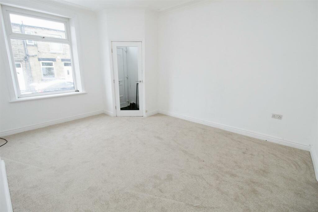 Additional property image - Windmill Hill, Bradford, BD6 3BB
