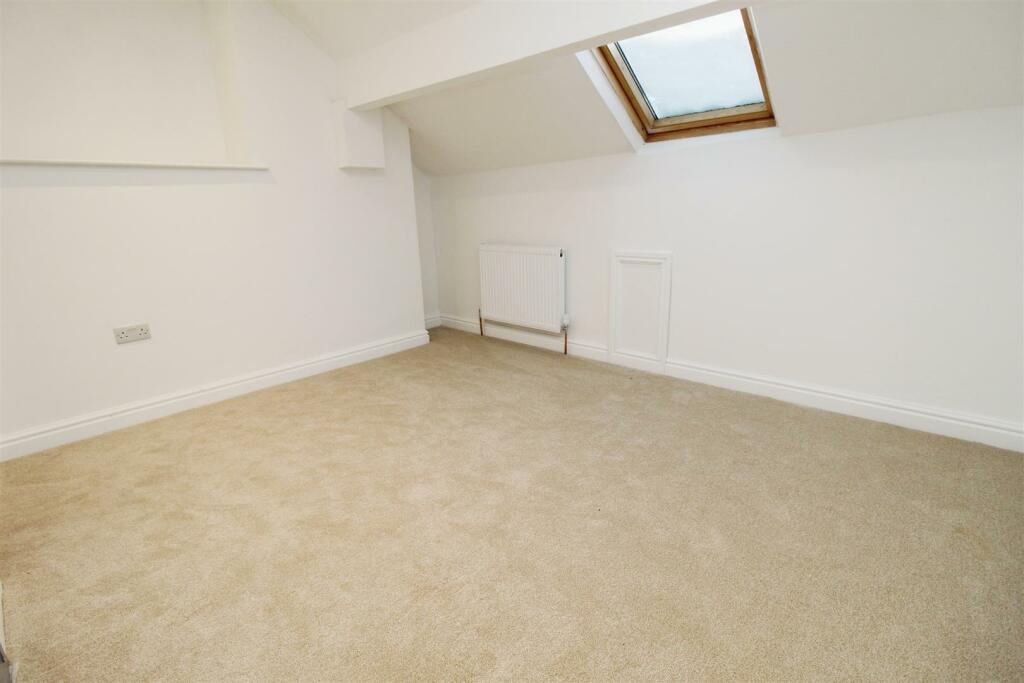 Additional property image - Windmill Hill, Bradford, BD6 3BB