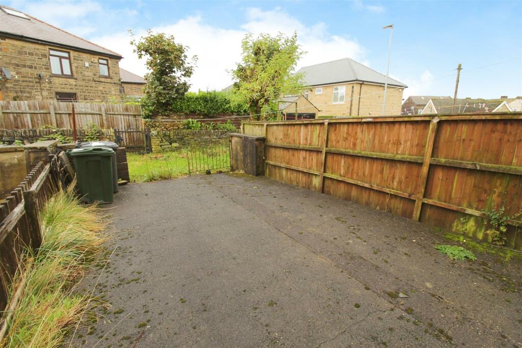 Additional property image - Windmill Hill, Bradford, BD6 3BB