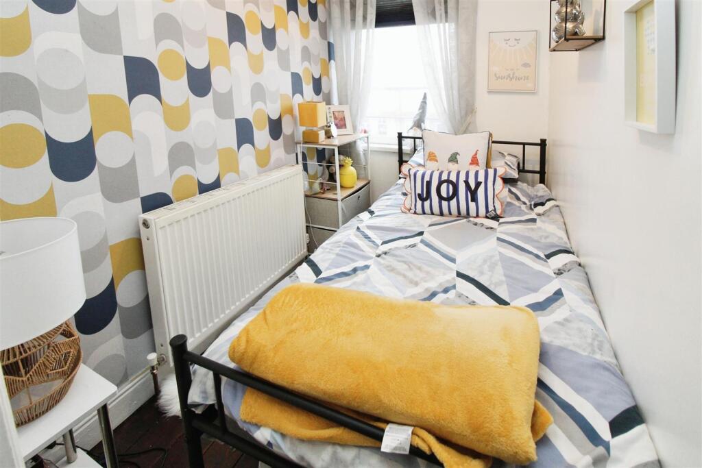 Additional property image - Carr Bottom Road, Bradford, BD5 9AH
