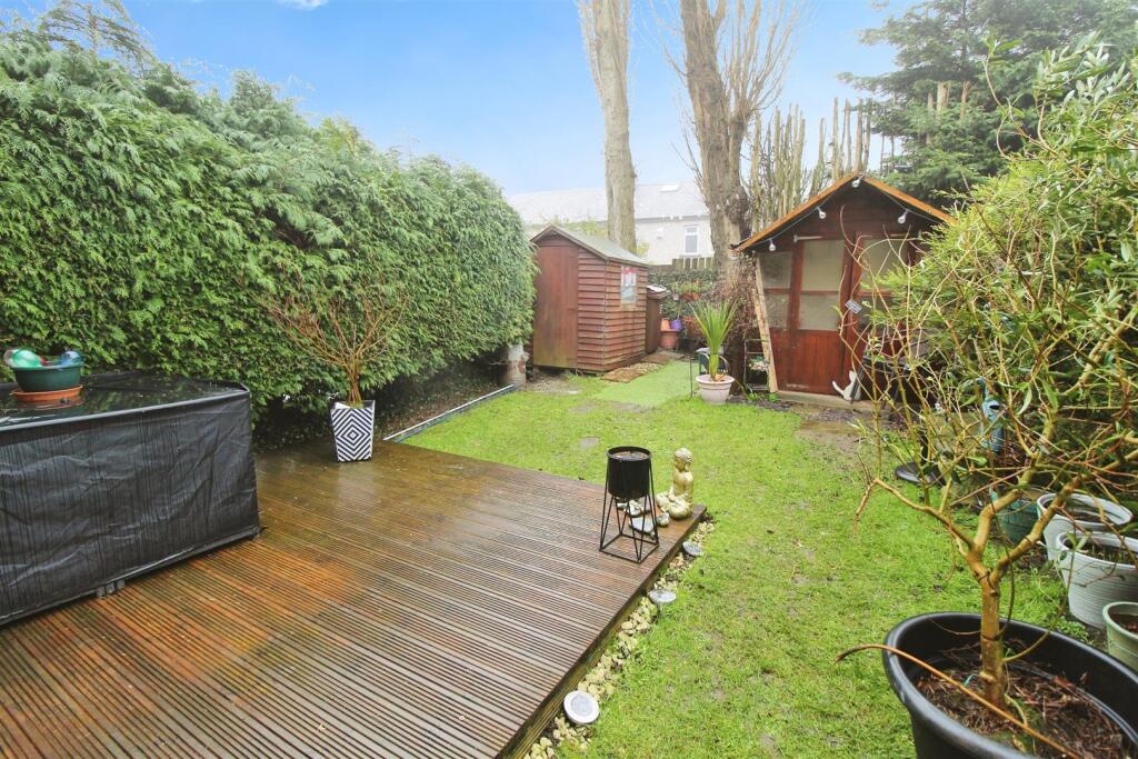 Additional property image - Carr Bottom Road, Bradford, BD5 9AH