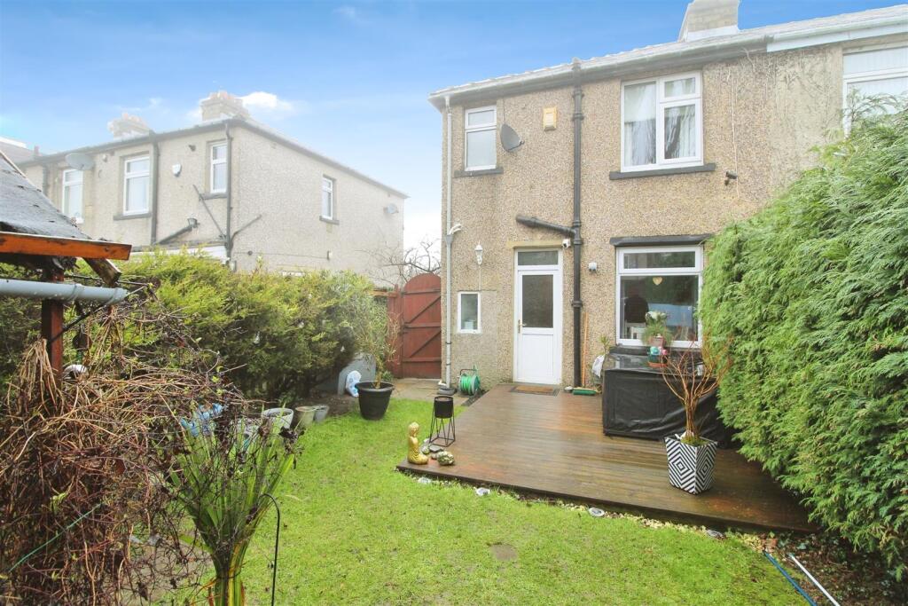 Additional property image - Carr Bottom Road, Bradford, BD5 9AH