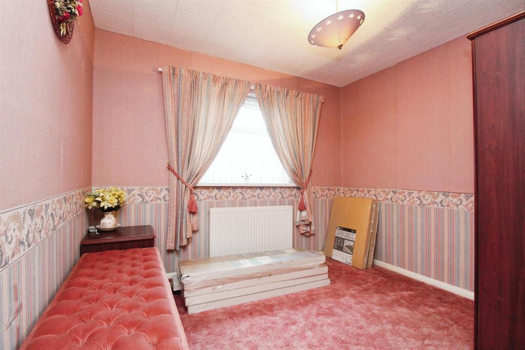 Additional property image - Clayfield Drive, Bradford, BD7 4JA
