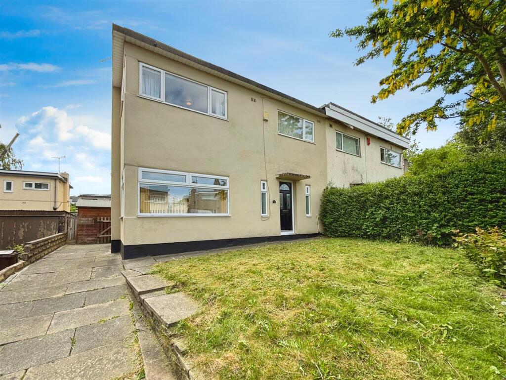 Main image of property: Northdale Mount, Bradford, BD5 9AP
