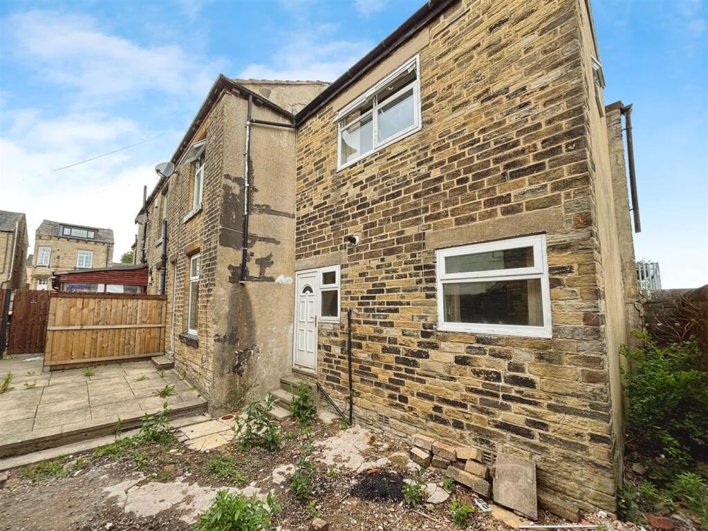 2 bedroom end of terrace house