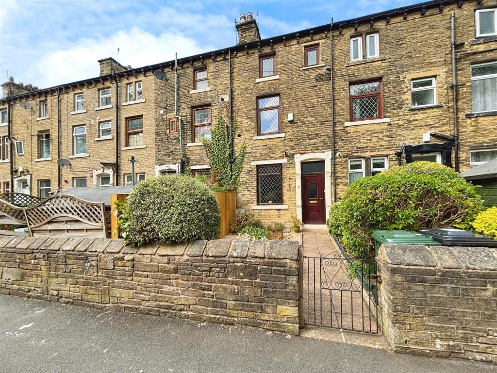 Main image of property: Etna Street, Bradford, BD7 4RD