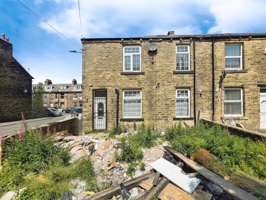 Main image of property: Chellow Street, Bradford, BD5 9QG