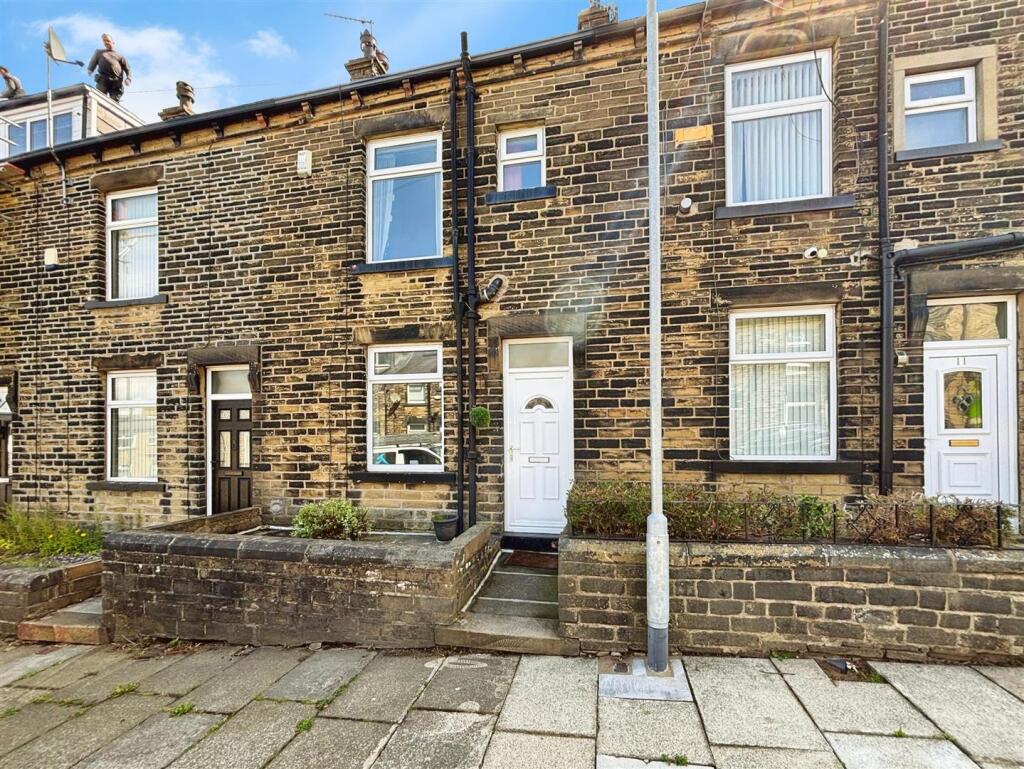 Main image of property: Cresswell Mount, Bradford, BD7 4NX