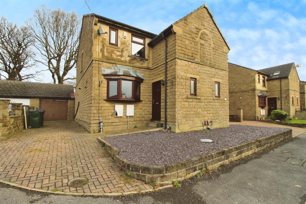 Main image of property: Edgemoor Close, Bradford, BD4 6RT