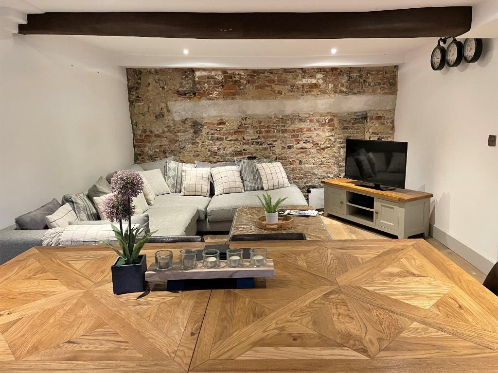 3 bedroom terraced house for sale in Aickmans Yard, King Street, King's