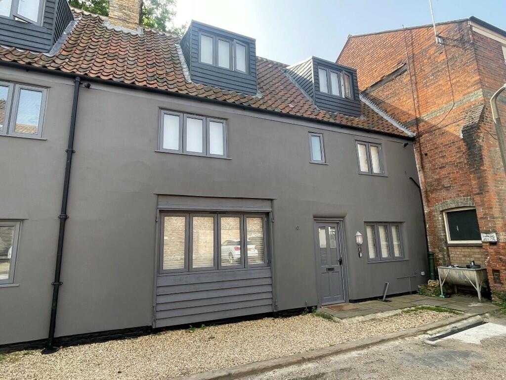 3 bedroom terraced house for sale in Aickmans Yard, King Street, King's